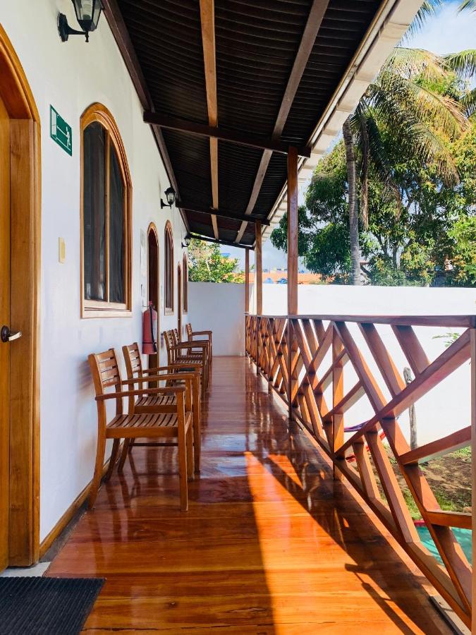 Hostal White House Galapagos Пуэрто-Айора Экстерьер фото