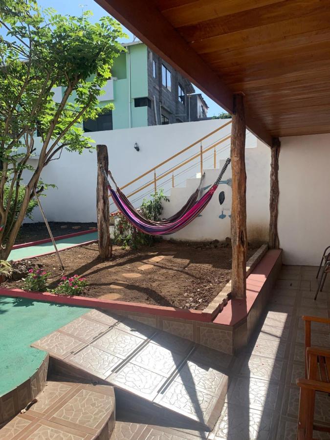 Hostal White House Galapagos Пуэрто-Айора Экстерьер фото