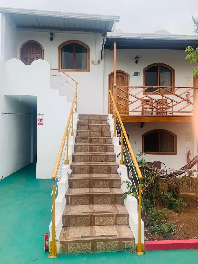 Hostal White House Galapagos Пуэрто-Айора Экстерьер фото