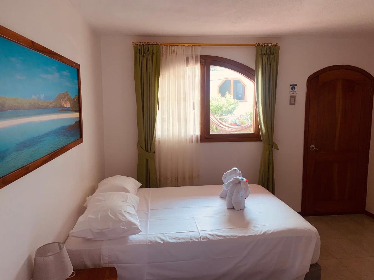 Hostal White House Galapagos Пуэрто-Айора Экстерьер фото