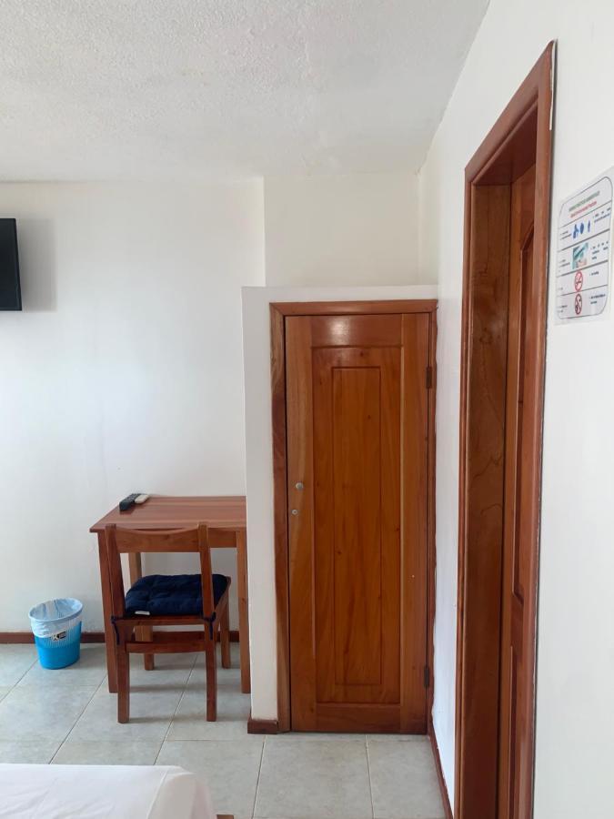 Hostal White House Galapagos Пуэрто-Айора Экстерьер фото