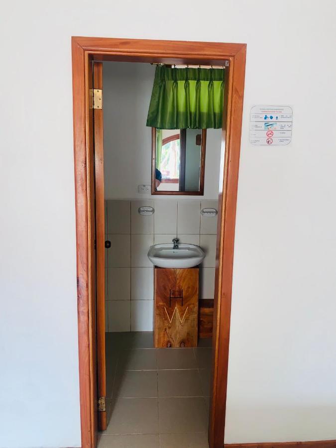 Hostal White House Galapagos Пуэрто-Айора Экстерьер фото