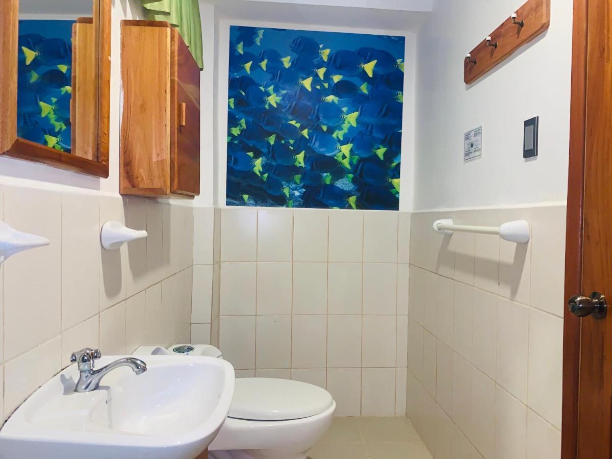 Hostal White House Galapagos Пуэрто-Айора Экстерьер фото