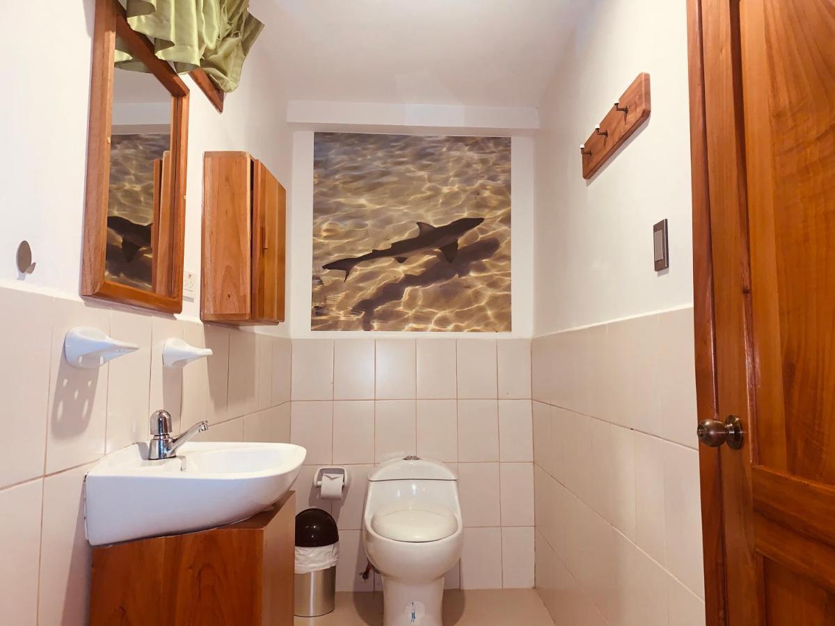 Hostal White House Galapagos Пуэрто-Айора Экстерьер фото