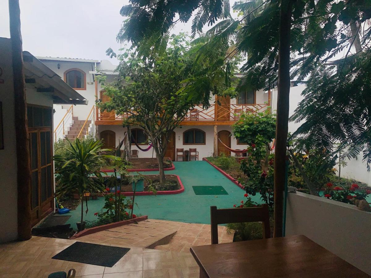 Hostal White House Galapagos Пуэрто-Айора Экстерьер фото