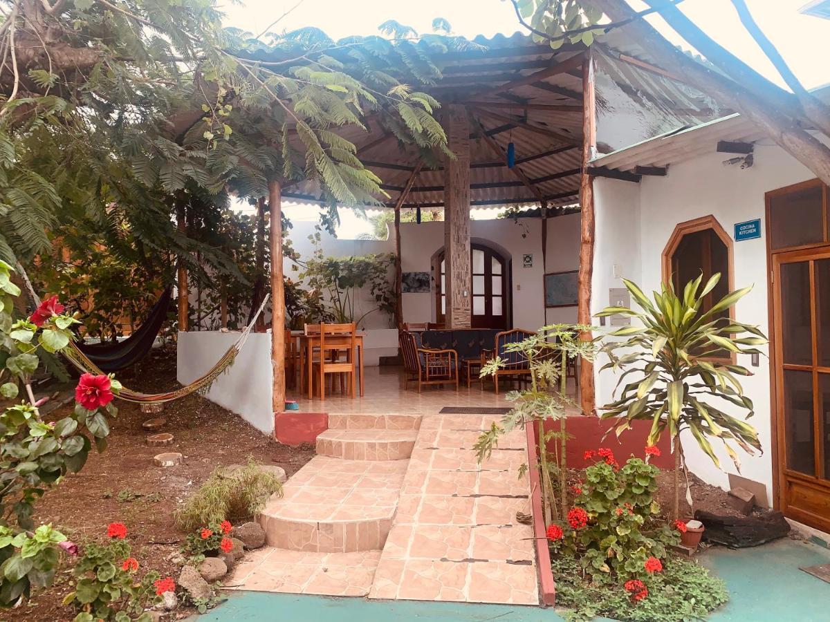 Hostal White House Galapagos Пуэрто-Айора Экстерьер фото