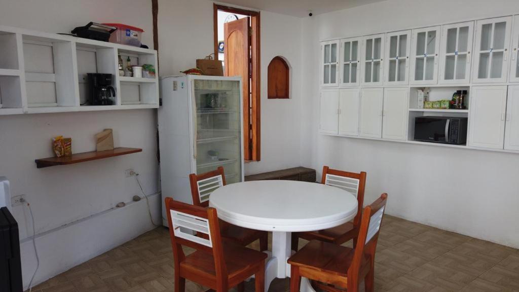 Hostal White House Galapagos Пуэрто-Айора Экстерьер фото