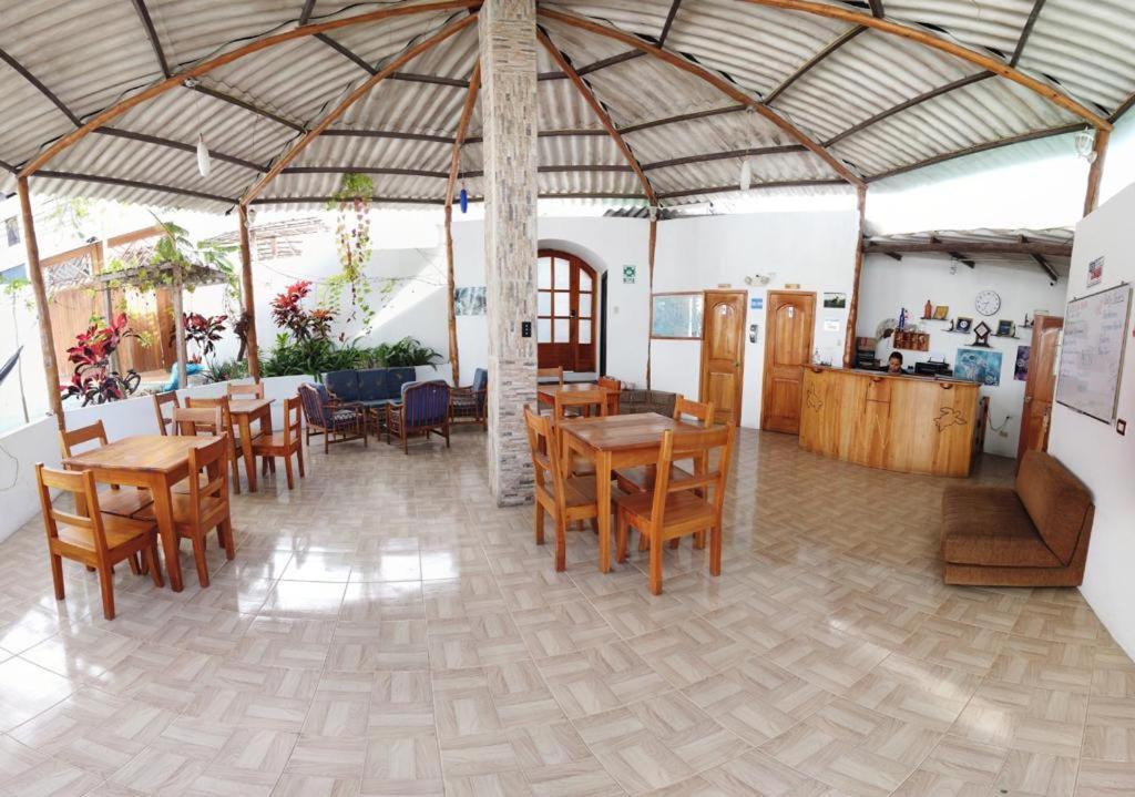 Hostal White House Galapagos Пуэрто-Айора Экстерьер фото