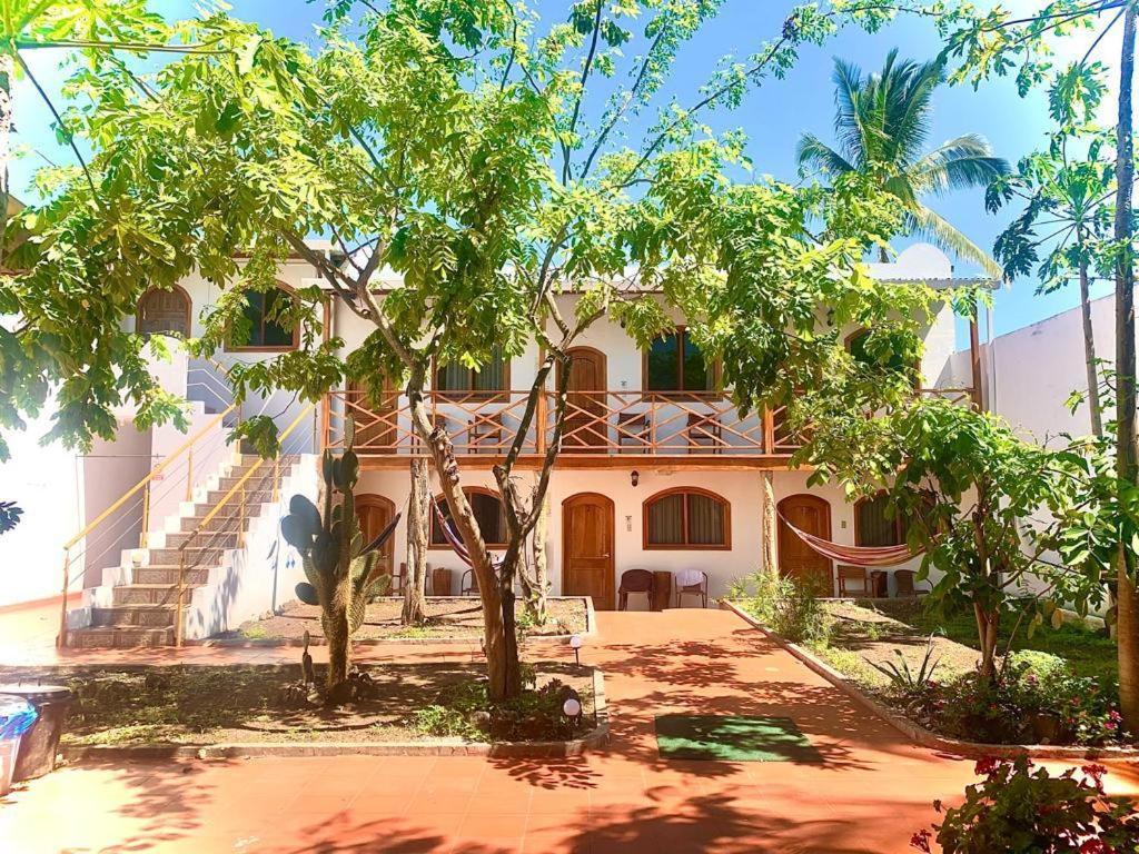 Hostal White House Galapagos Пуэрто-Айора Экстерьер фото