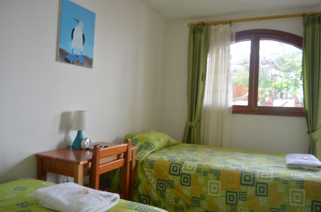 Hostal White House Galapagos Пуэрто-Айора Экстерьер фото