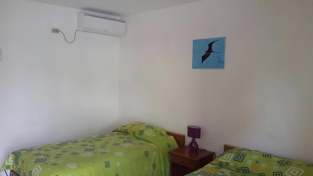 Hostal White House Galapagos Пуэрто-Айора Экстерьер фото