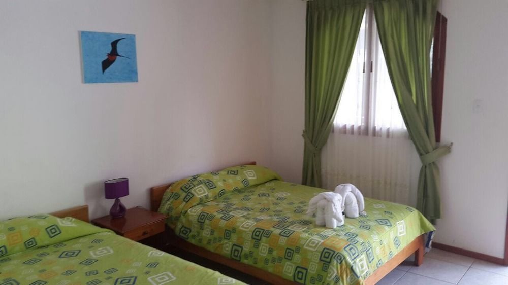 Hostal White House Galapagos Пуэрто-Айора Экстерьер фото