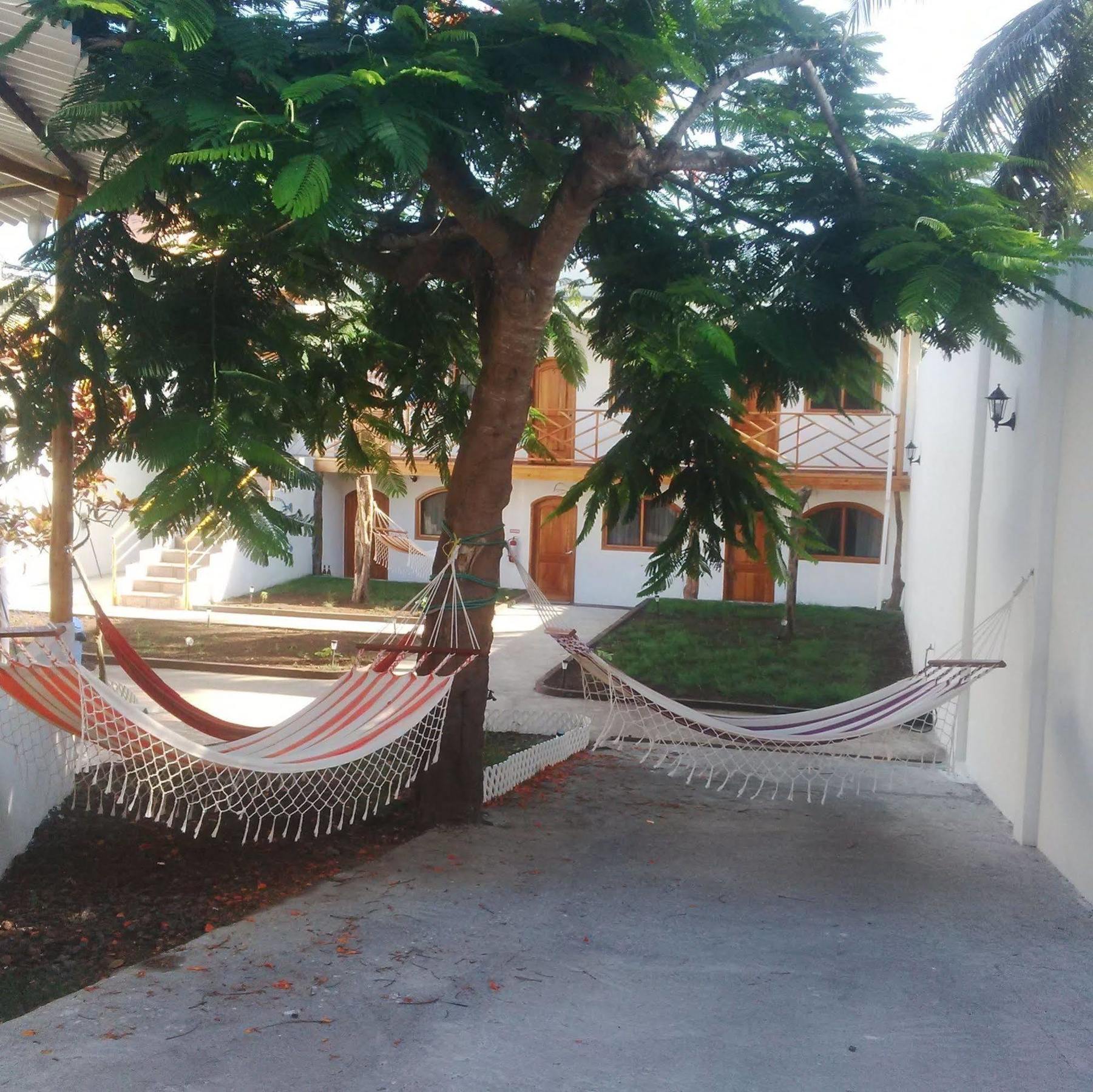 Hostal White House Galapagos Пуэрто-Айора Экстерьер фото
