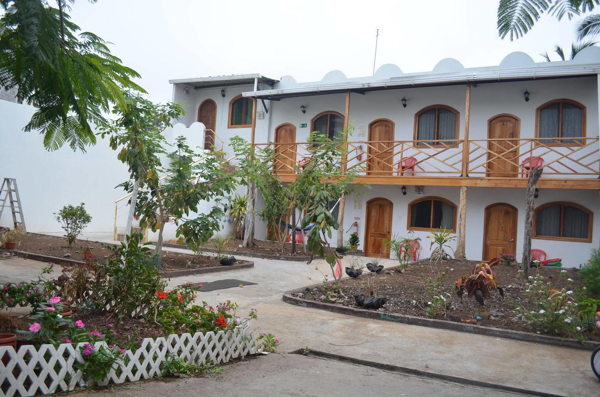 Hostal White House Galapagos Пуэрто-Айора Экстерьер фото