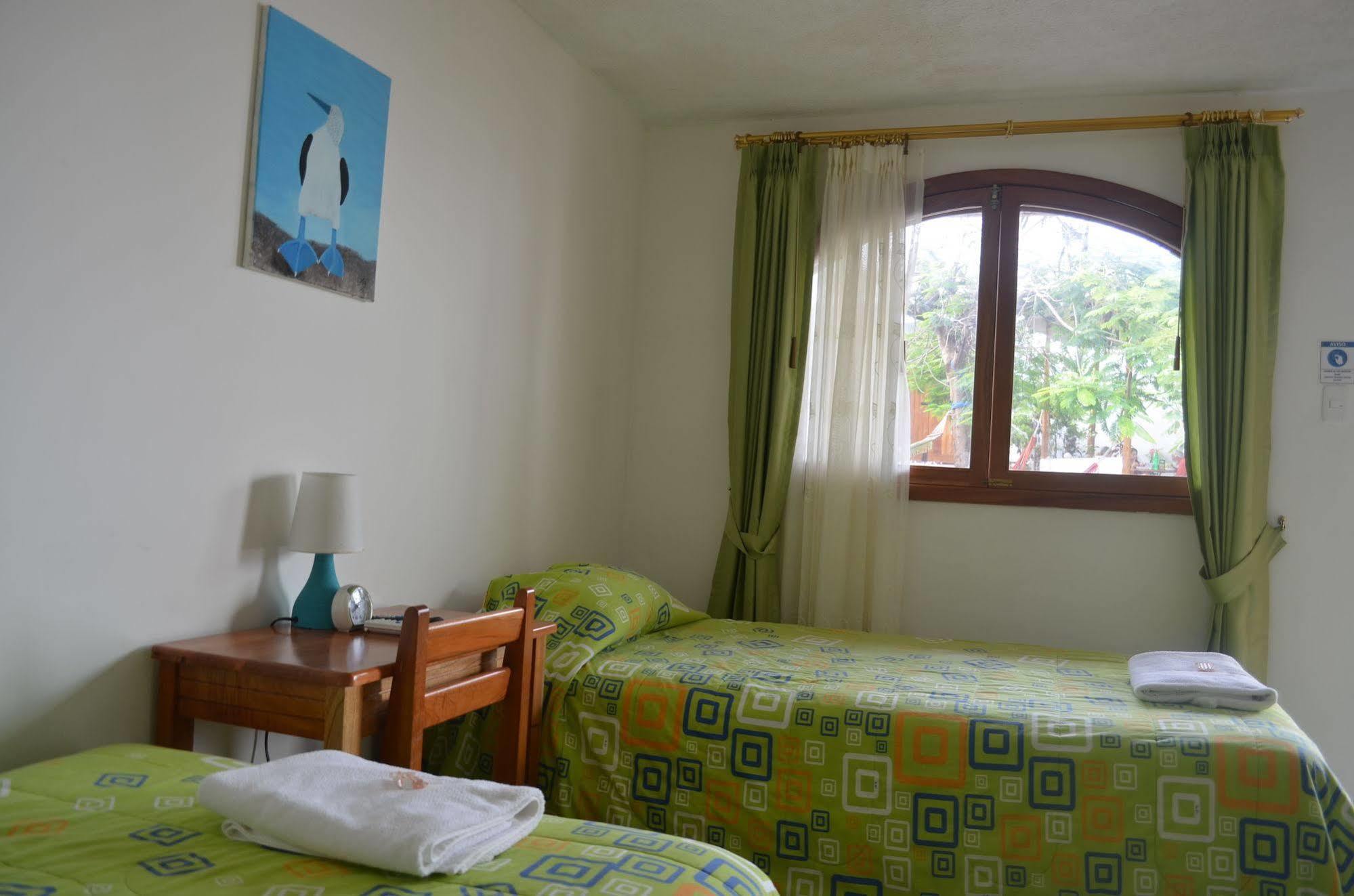 Hostal White House Galapagos Пуэрто-Айора Экстерьер фото