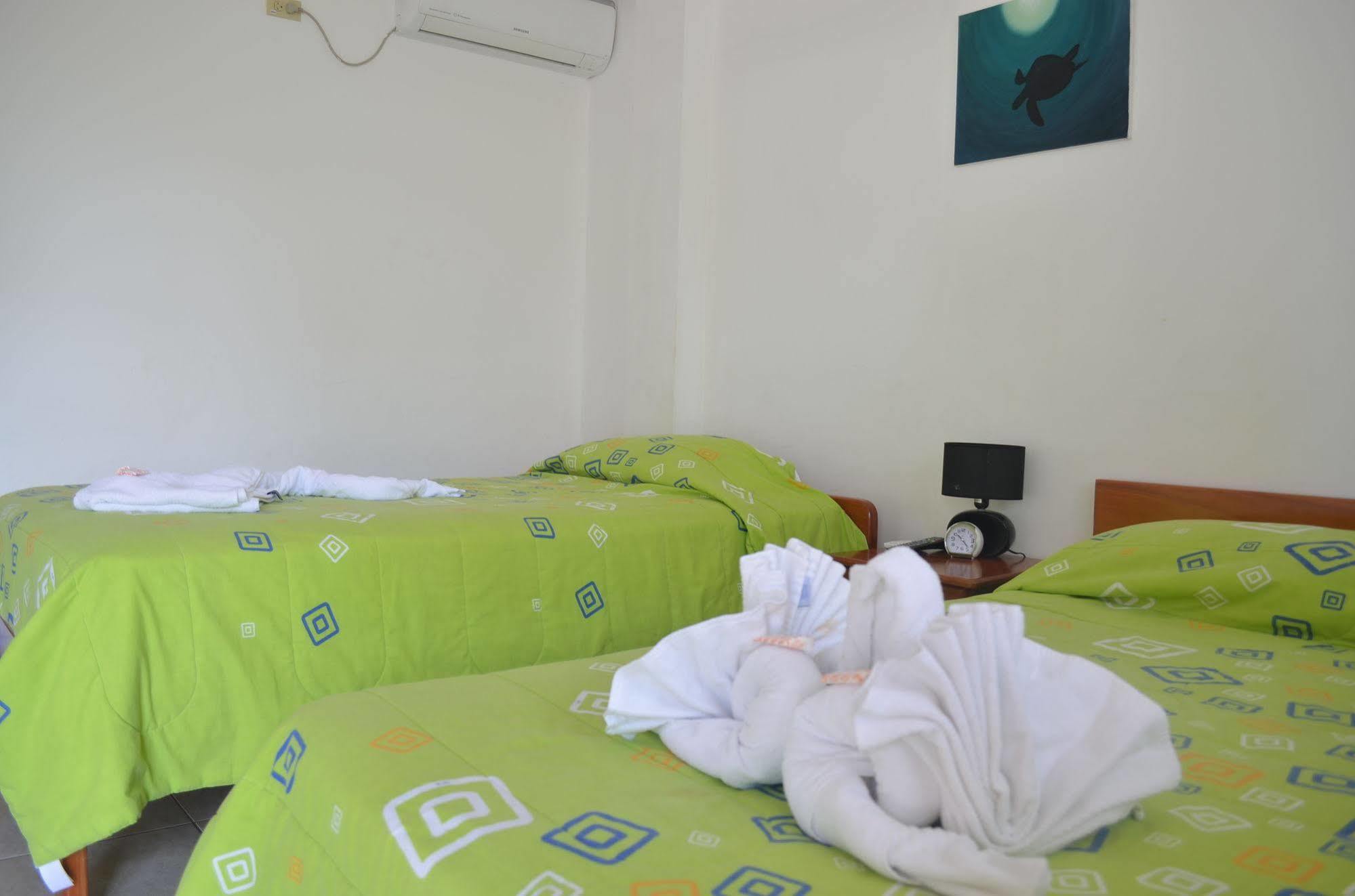Hostal White House Galapagos Пуэрто-Айора Экстерьер фото