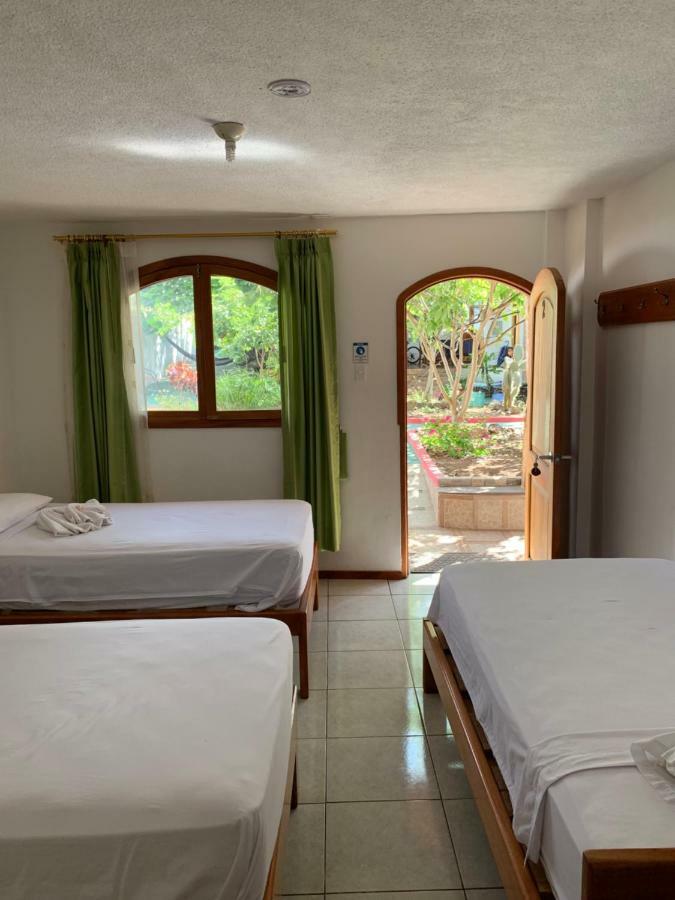 Hostal White House Galapagos Пуэрто-Айора Экстерьер фото